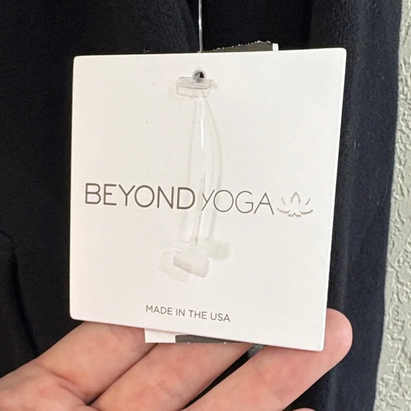 Beyond Yoga Men's Black Zip-Up Sweater - Picture 3 of 8